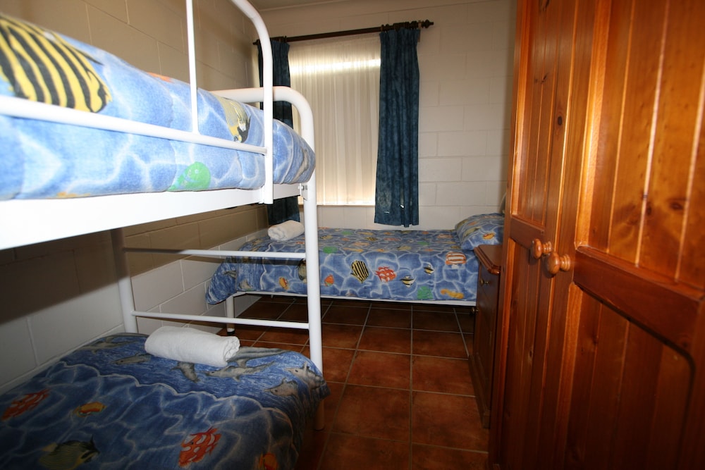 lake edge holiday units