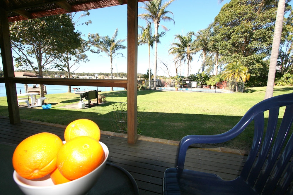 lake edge holiday units