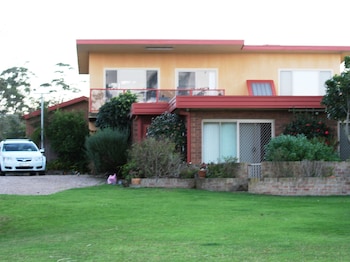 lake edge holiday units