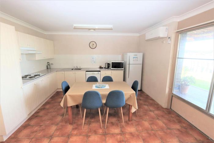 lake edge holiday units