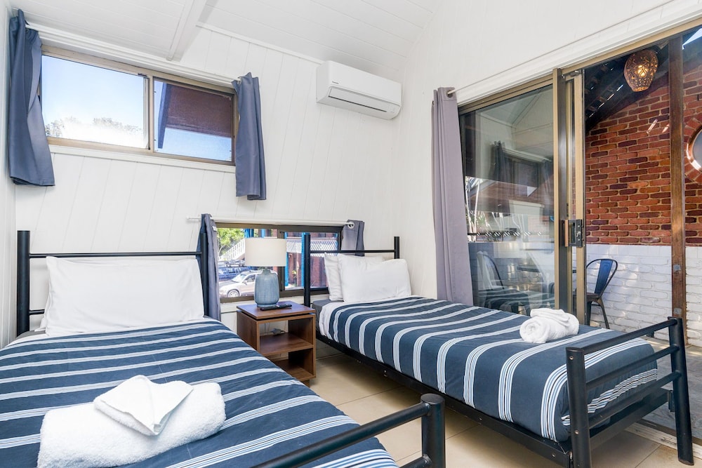 aquarius backpacker resort