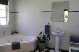 upper reach spa cottage