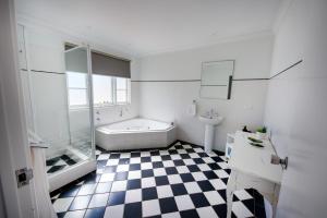 upper reach spa cottage