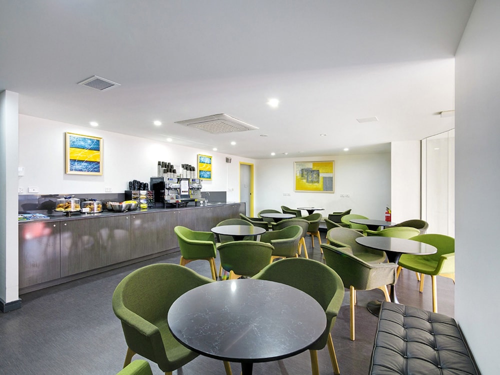 valuesuites green square