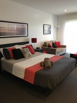Waterfront At Waves,Gippsland>>Cowes,0 star