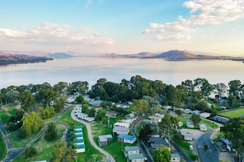 lake hume village