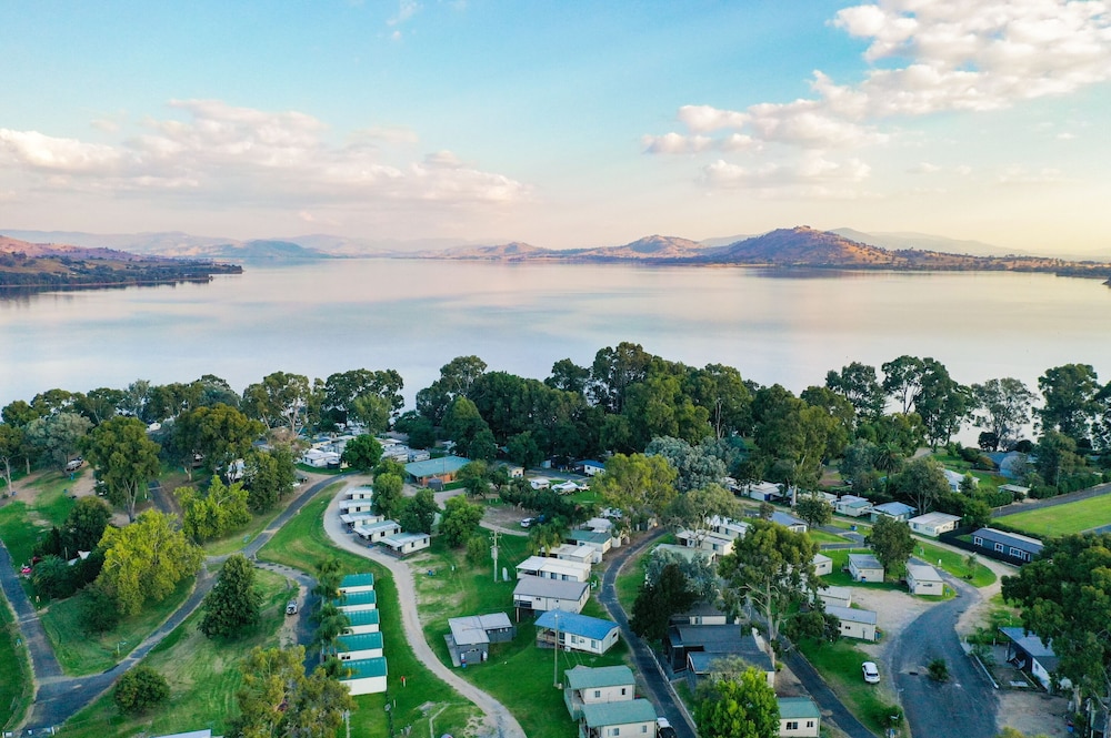 lake hume village
