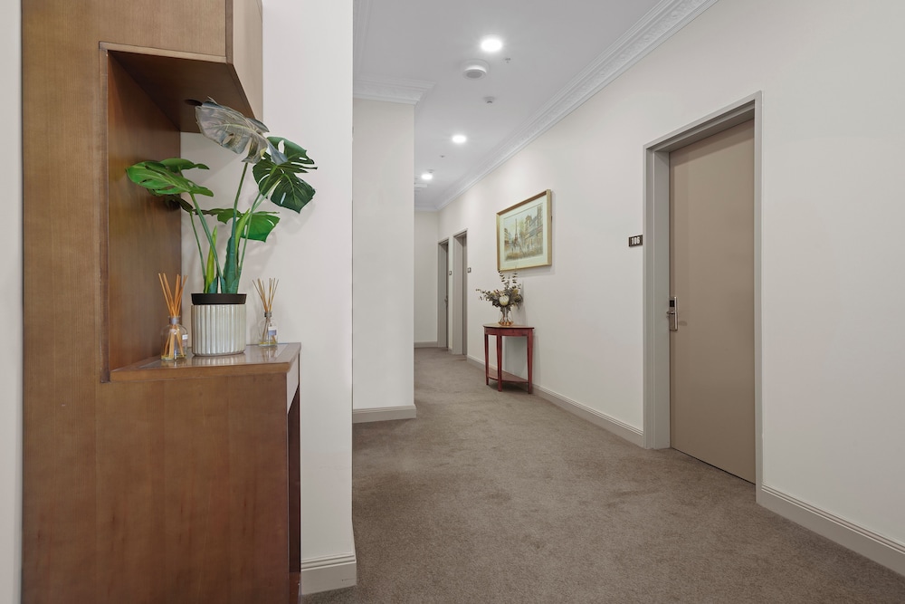 clarendon hotel melbourne