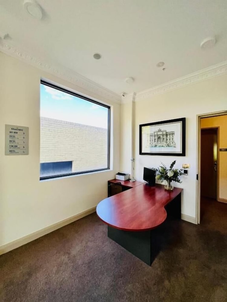 clarendon hotel melbourne