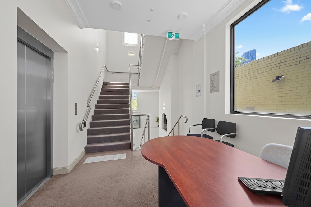 clarendon hotel melbourne