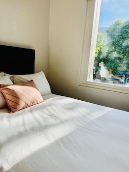 clarendon hotel melbourne