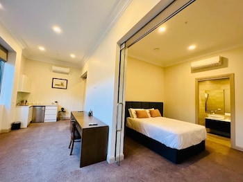 clarendon hotel melbourne