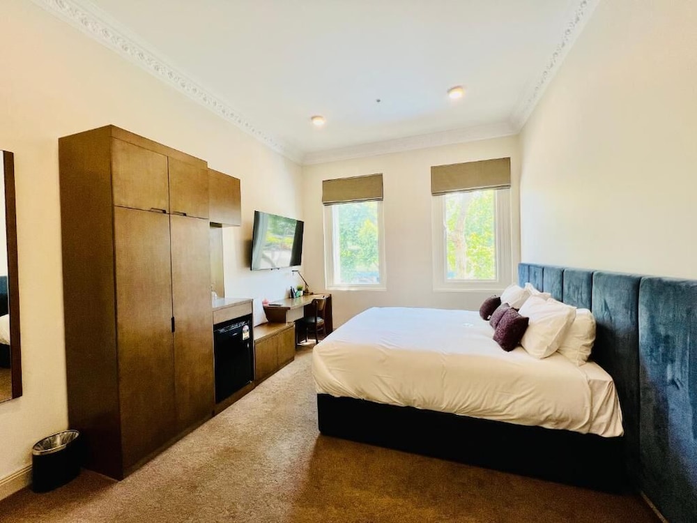 clarendon hotel melbourne