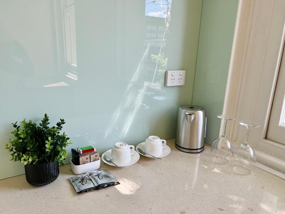 clarendon hotel melbourne