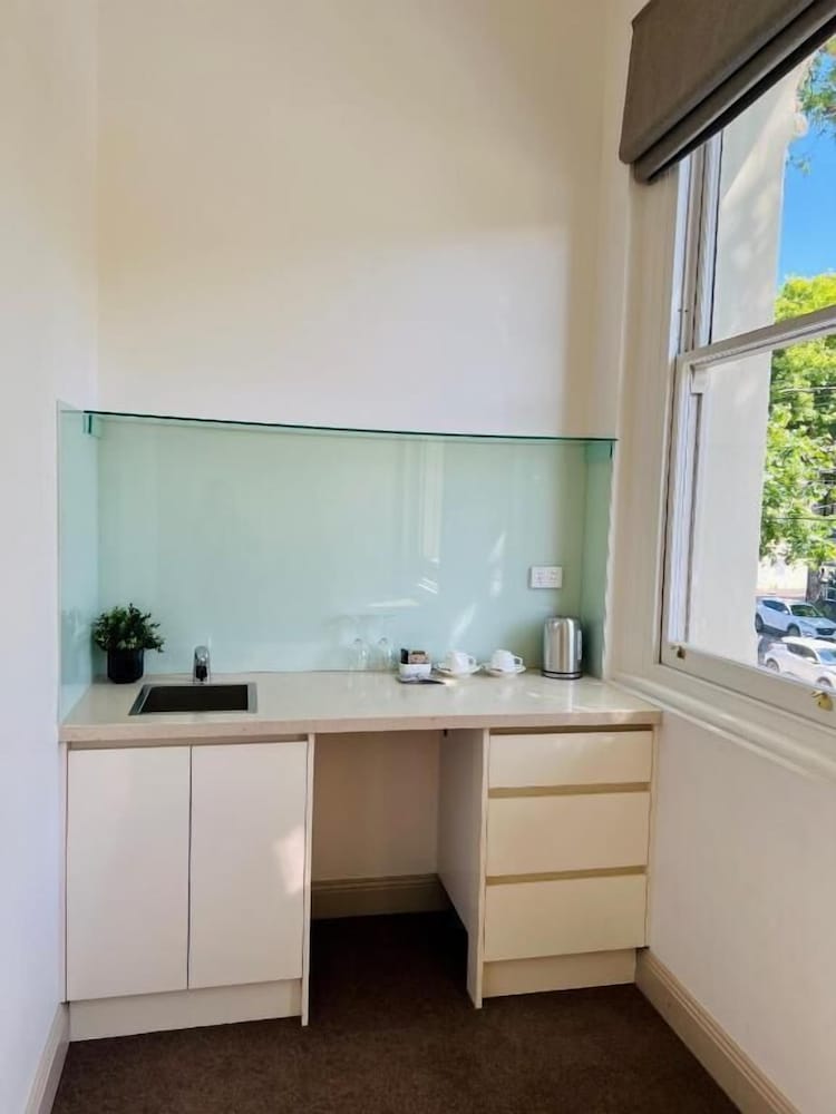 clarendon hotel melbourne