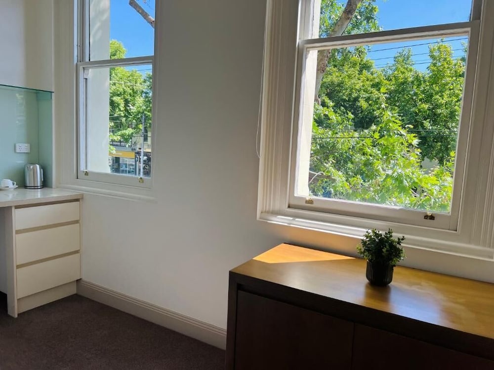 clarendon hotel melbourne