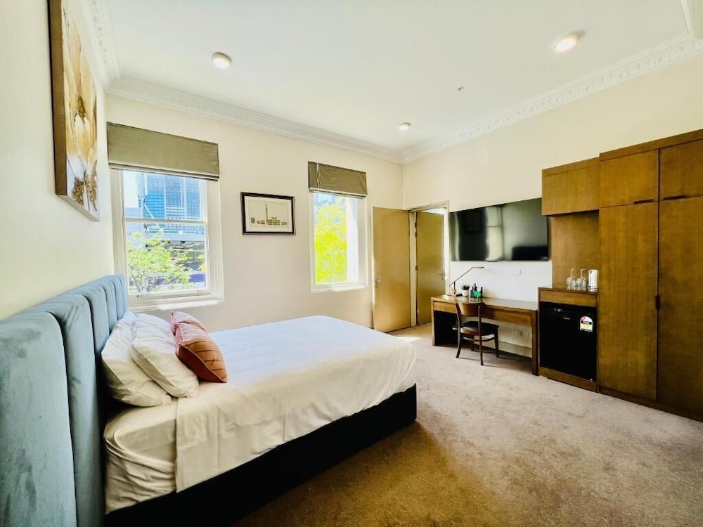 clarendon hotel melbourne