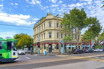 clarendon hotel melbourne