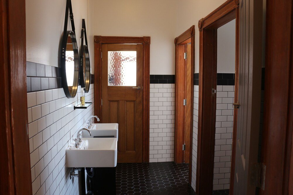 Guildford Hotel,Blaxcell>>Arncliffe,3 star