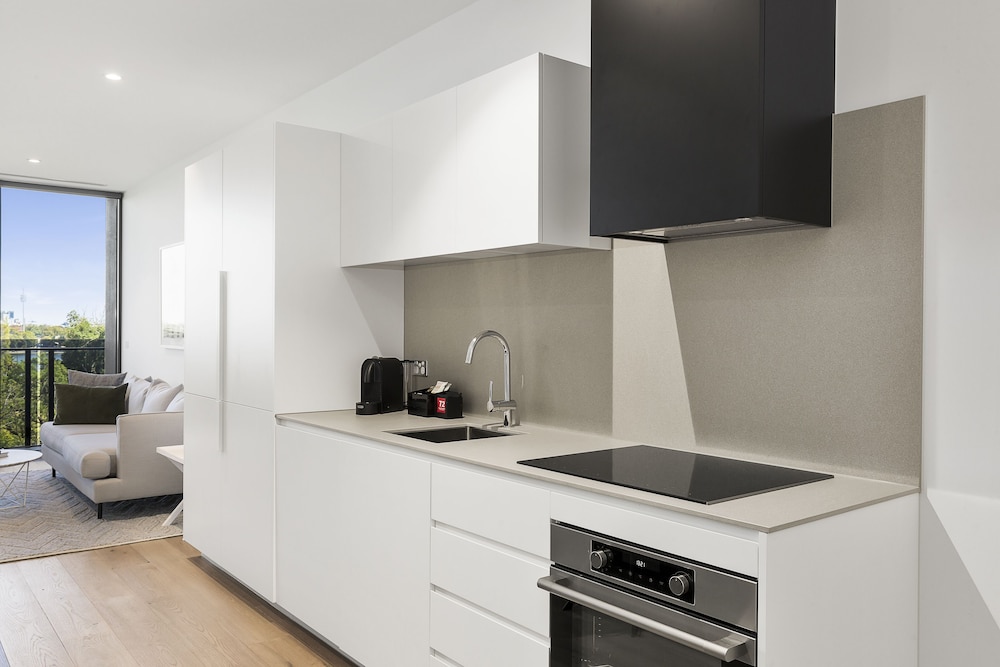tyrian serviced apartments albert park lake
