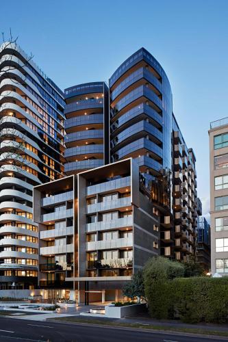 tyrian serviced apartments albert park lake