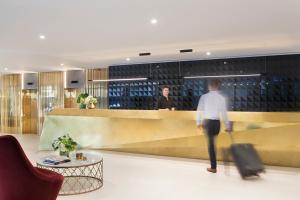 tyrian serviced apartments albert park lake