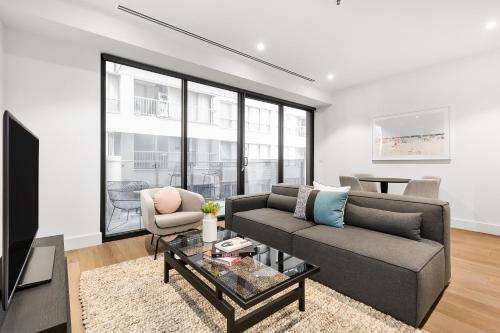 tyrian serviced apartments albert park lake