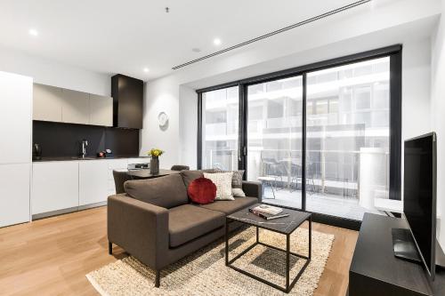 tyrian serviced apartments albert park lake