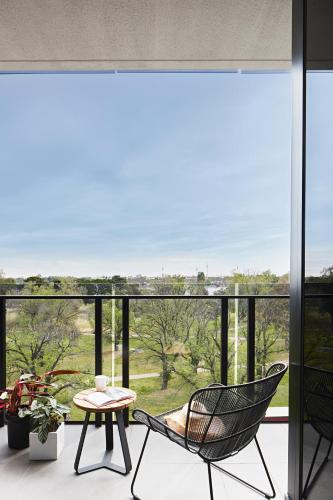 tyrian serviced apartments albert park lake