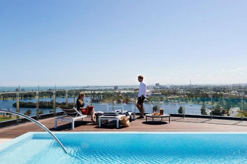 tyrian serviced apartments albert park lake