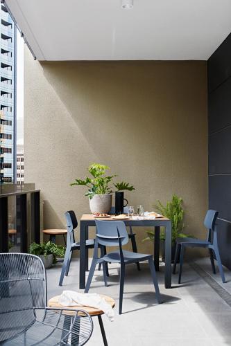 tyrian serviced apartments albert park lake