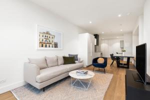 tyrian serviced apartments albert park lake