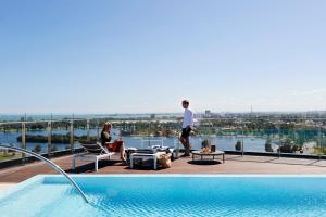 tyrian serviced apartments albert park lake