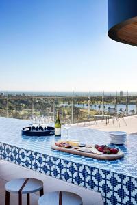 tyrian serviced apartments albert park lake