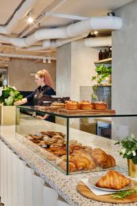 tyrian serviced apartments albert park lake