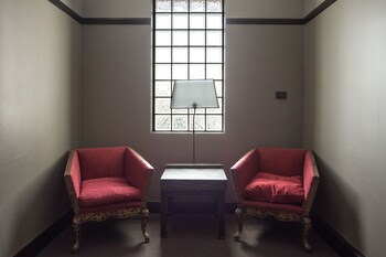 Nags Head Hotel,Adamstown Heights>>Adamstown,3 star