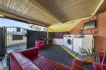 esk wivenhoe motor inn