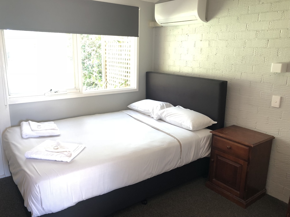 bateau bay hotel