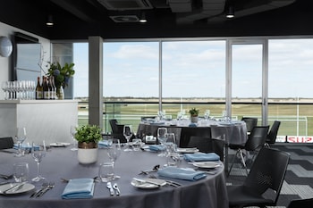 rydges pit lane hotel