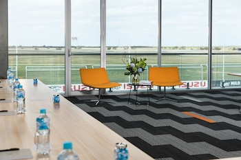 rydges pit lane hotel