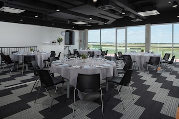 rydges pit lane hotel