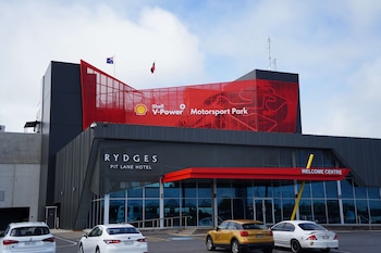 Rydges Pit Lane Hotel,Kensington>>Elwomple,4 star