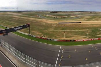 rydges pit lane hotel