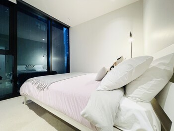 mega style apartments light house