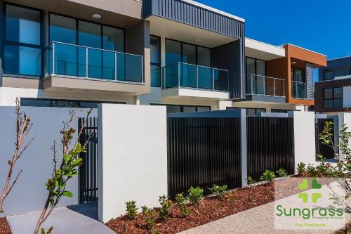 the peninsula at hope island