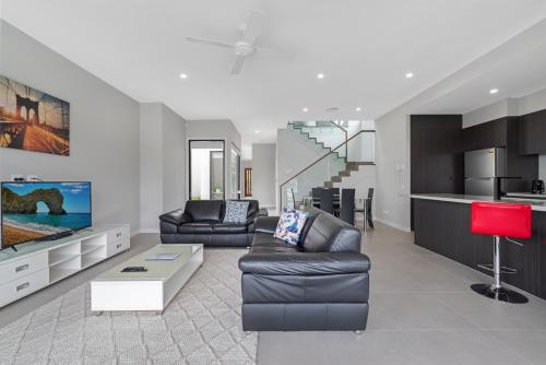 the peninsula at hope island