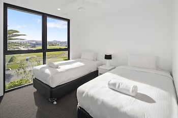 the peninsula at hope island