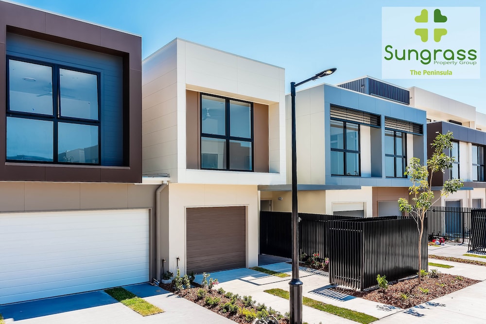 the peninsula at hope island