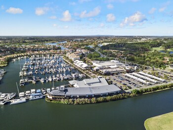 The Peninsula At Hope Island,Coomera>>Capricorn,4 star