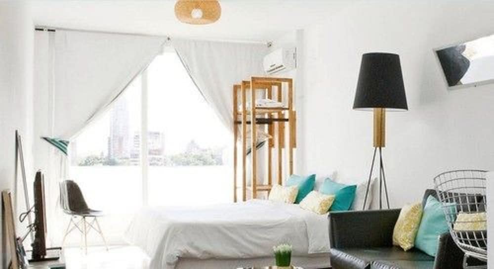 ba hollywood apartments